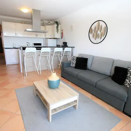 Apartment Beautiful 2 Bedroom With Sea View *
