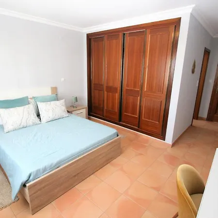 Apartment Beautiful 2 Bedroom With Sea View *