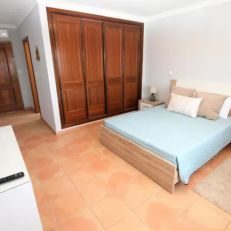 Apartment Beautiful 2 Bedroom With Sea View *